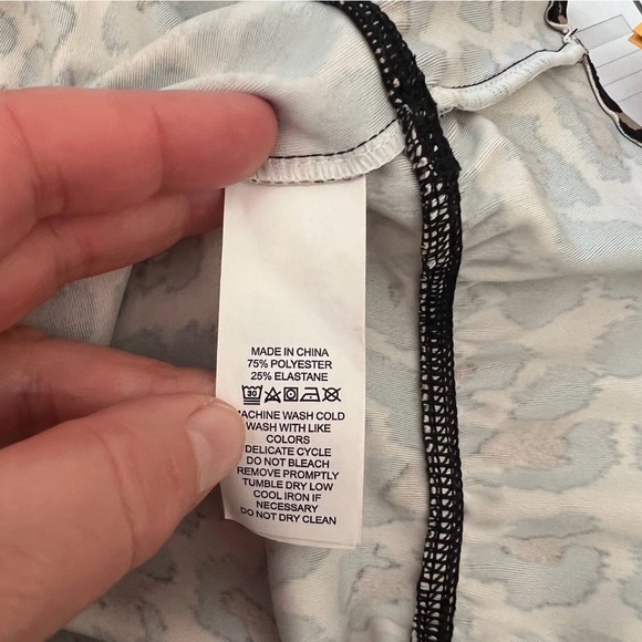 KATE SPADE | Leopard Print Long Sleeve Ruffle Bottom Size XS - Picture 10 of 11